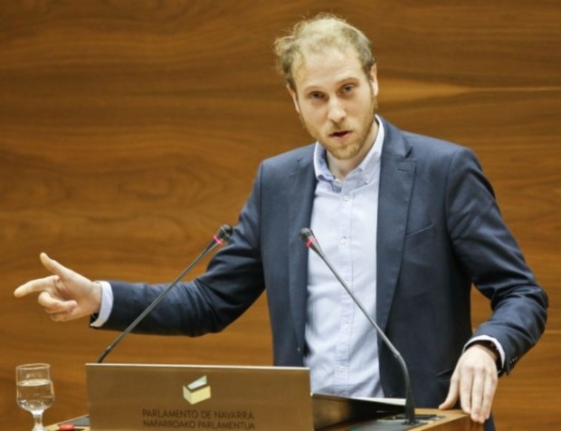 Jokin Castiella Imaz, durante una intervención en el Parlamento. Fuente: Geroa Bai