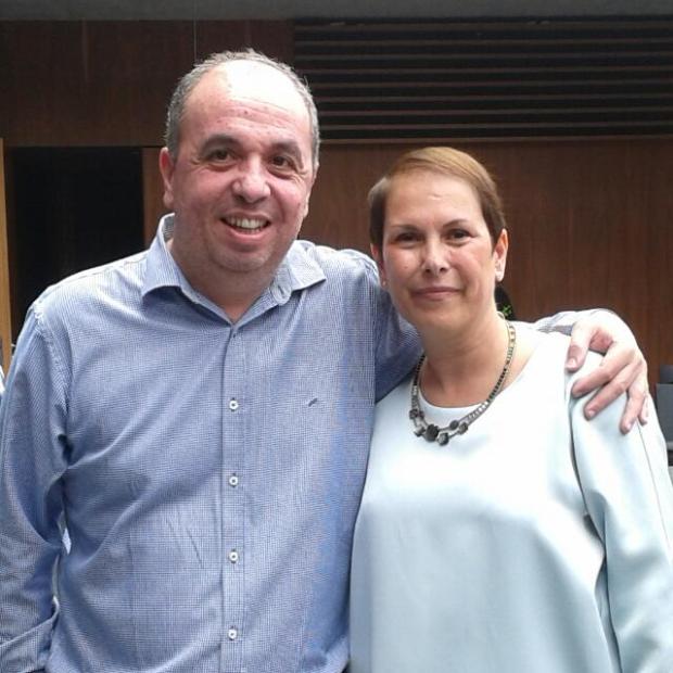Fernando Lizarbe junto a Uxue Bakos, presidenta de Navarra
